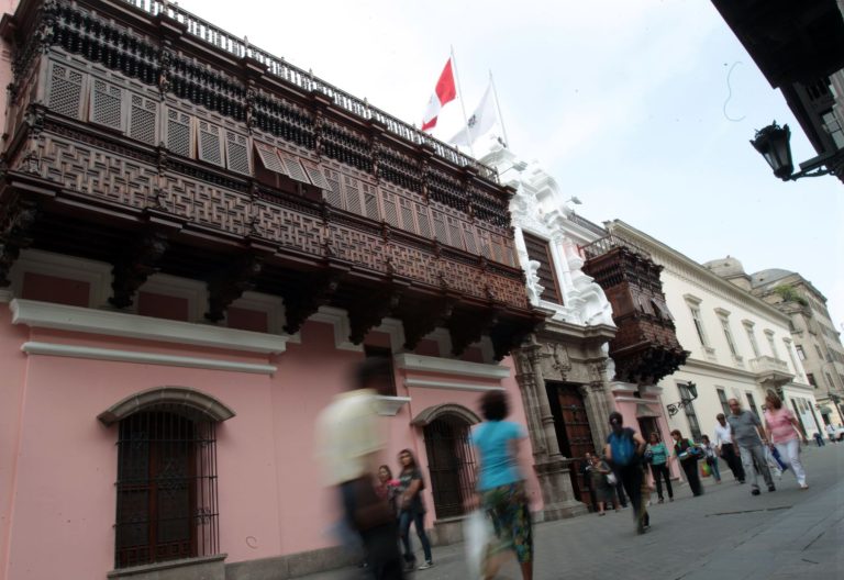 Cancillería repatria a 18 peruanos desde Rusia