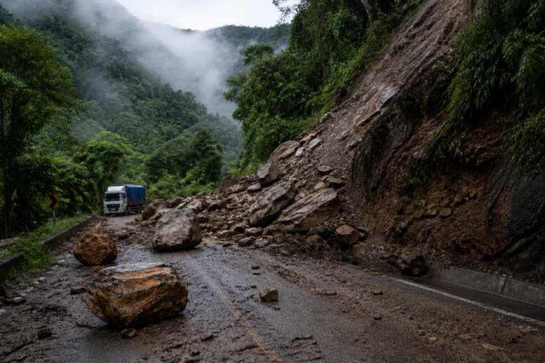 transito restringido chanchamayo deslizamiento carretera selva central